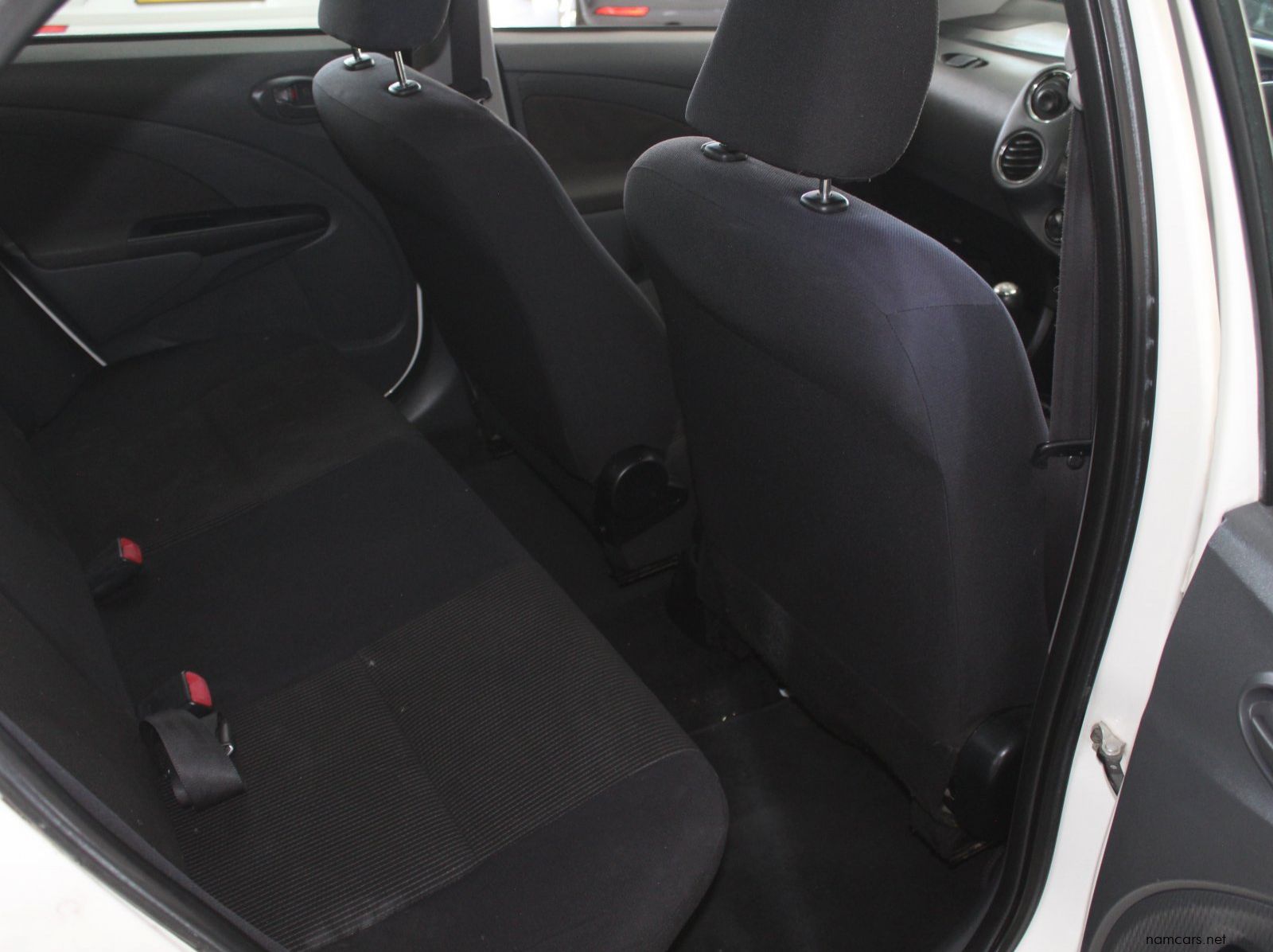 2015 Toyota Etios 1.5 SX sedan 4 door pictures