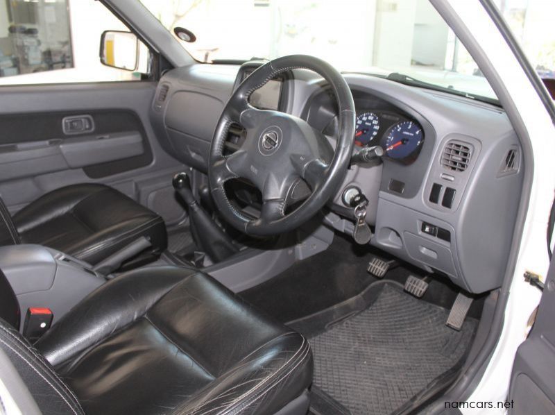 2019 Nissan NP300 2.5TDI D/C 4X4 X38 EDITION pictures