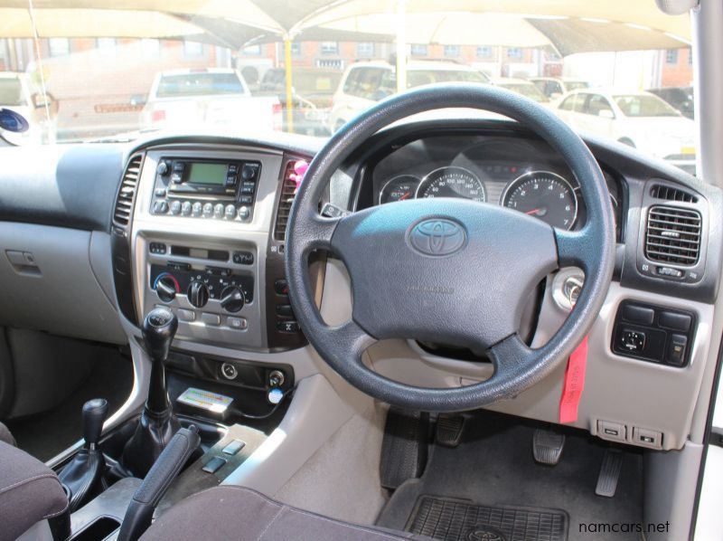 2005 Toyota 105 series 4.5 EFI pictures