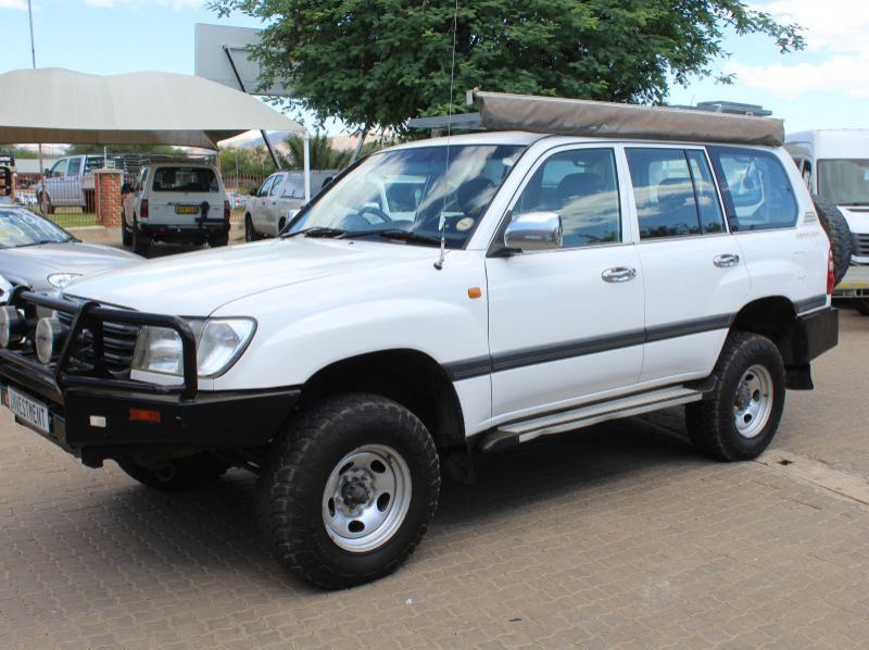 2005 Toyota 105 series 4.5 EFI pictures