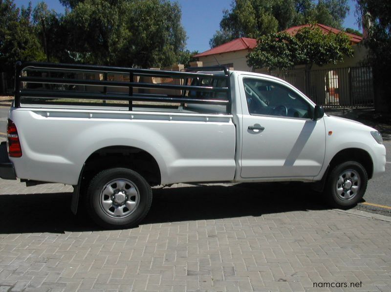 2011 Toyota HILUX pictures