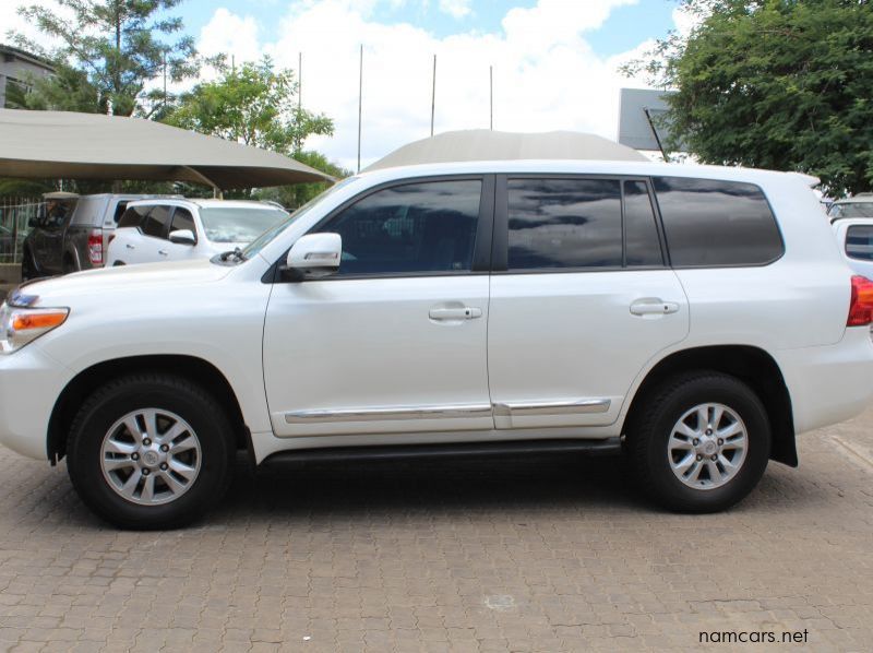 2014 Toyota Land cruiser 200 Series 4.5 D4D pictures