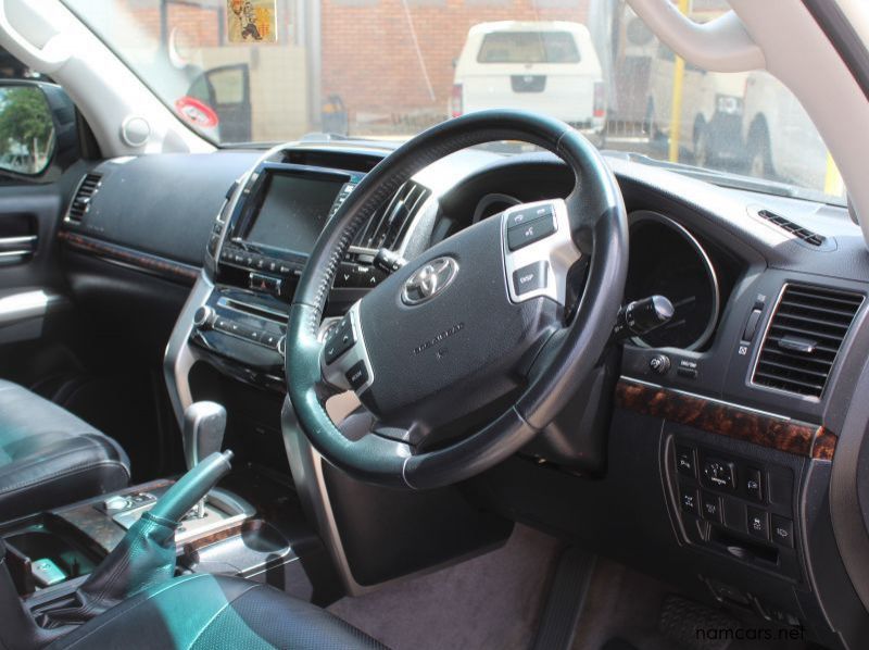 2014 Toyota Land cruiser 200 Series 4.5 D4D pictures