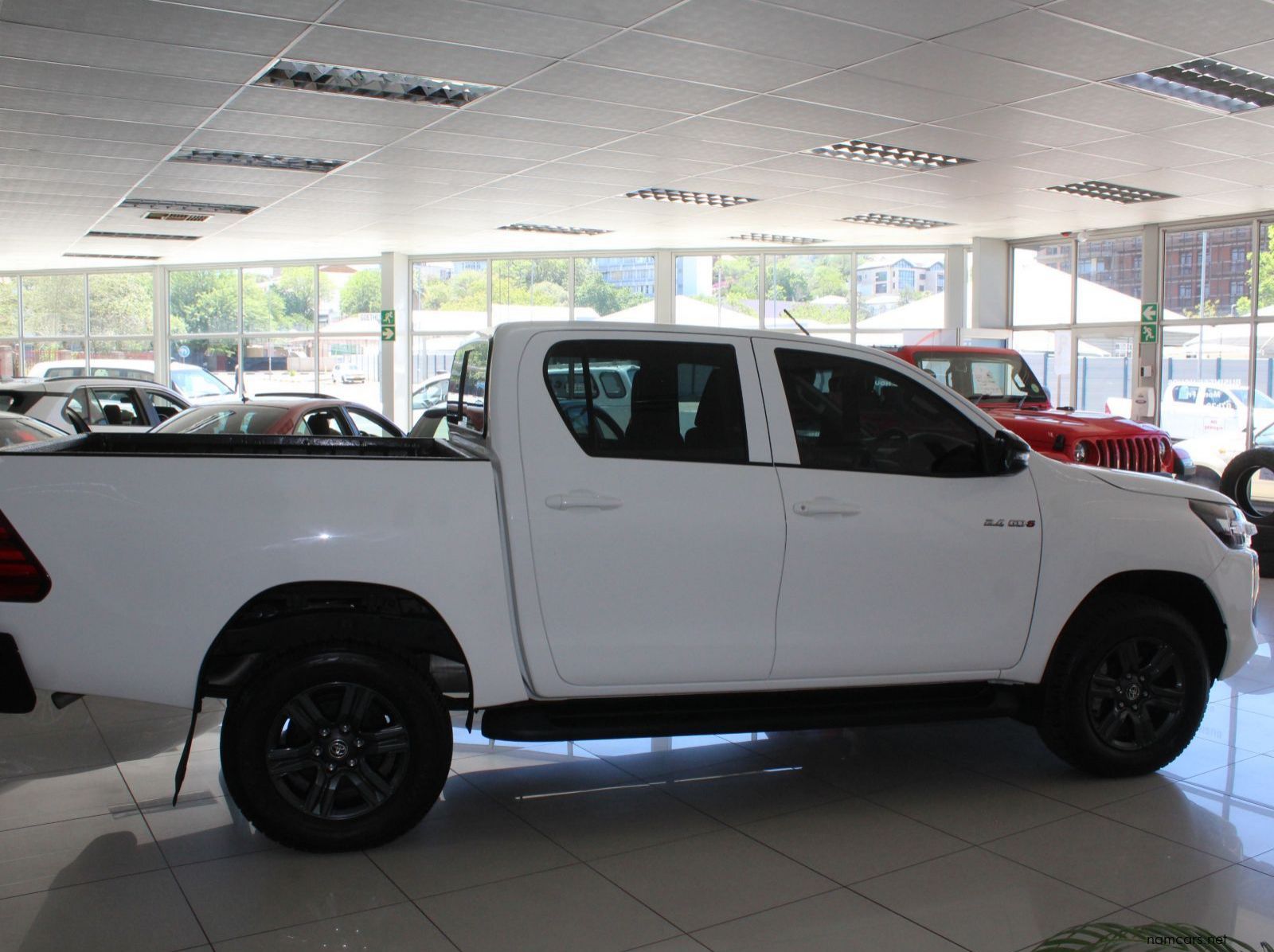 2024 Toyota Hilux 2.4 GD6 4x4 auto D cab pictures