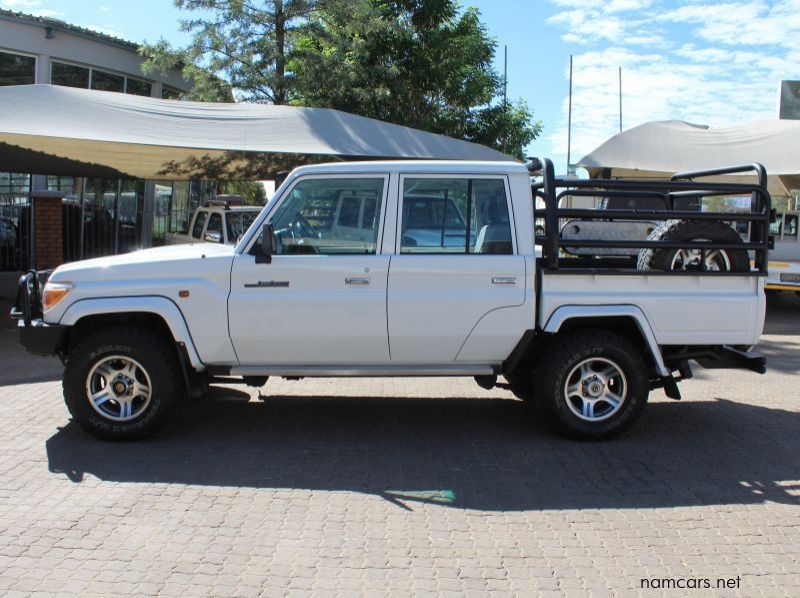 2013 Toyota LANDCRUISER 4.5 V8 D/C 4X4 pictures