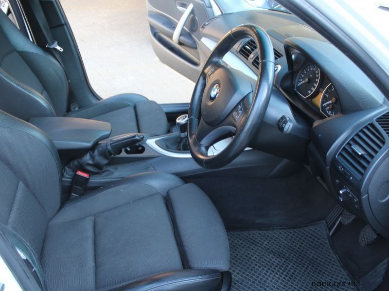 2011 BMW 120i 5 door Hatch pictures