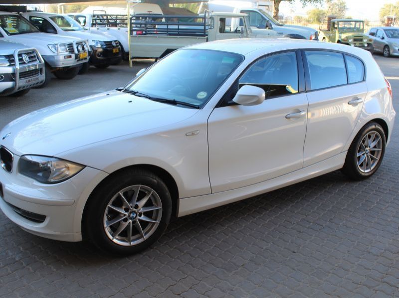 2011 BMW 120i 5 door Hatch pictures