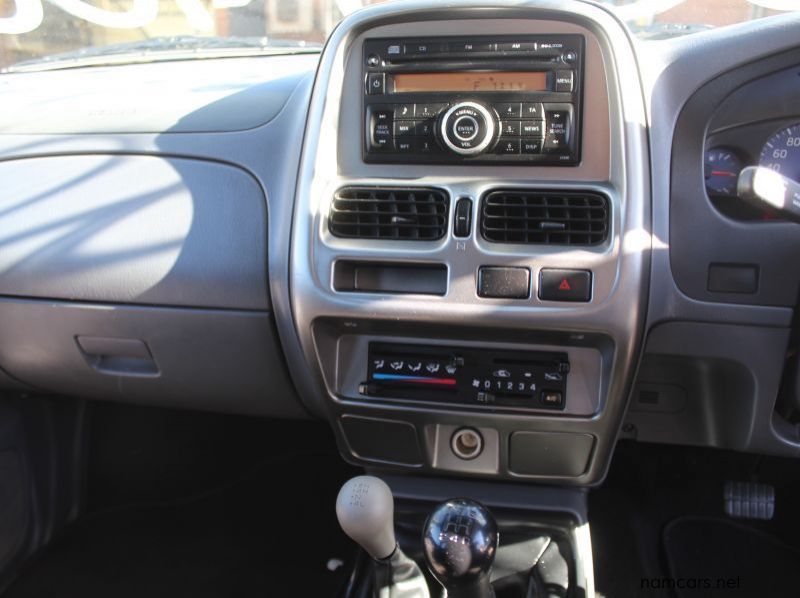 2017 Nissan NP300 2.5CDI D/C 4X4 pictures