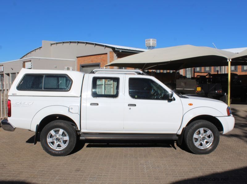 2017 Nissan NP300 2.5CDI D/C 4X4 pictures
