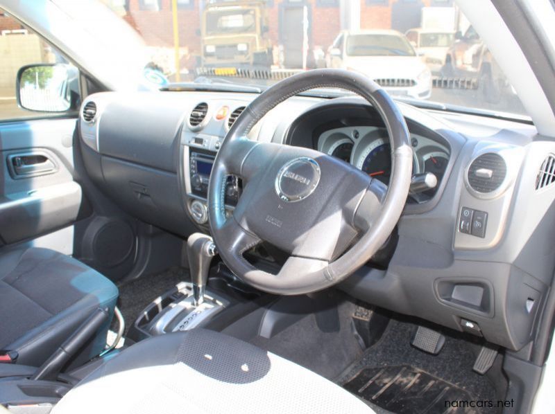 2010 Isuzu KB 360 V6 D/C A/T 4X4 LX pictures