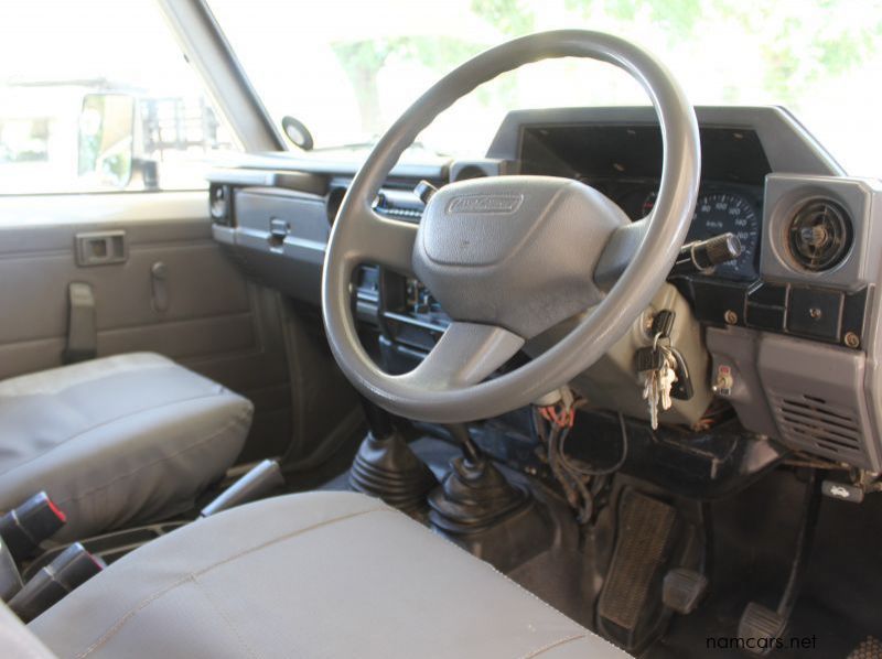 2003 Toyota LAND CRUISER 4.5EFI D/C 4X4 pictures