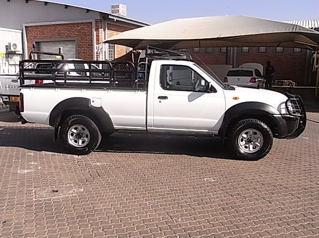 2017 Nissan NISSAN NP300 2.5 4X4 SC TDI pictures