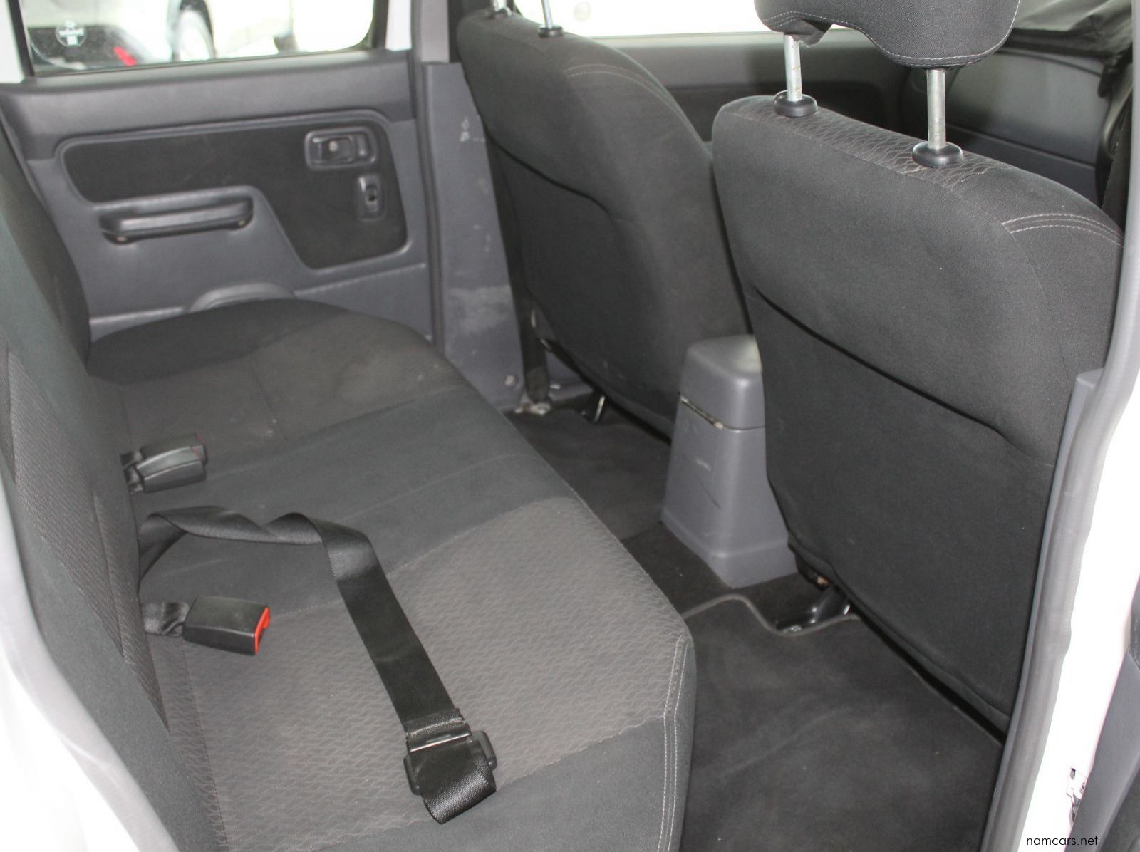 2020 Nissan NP300 2.5 TDI D cab 4x4 pictures