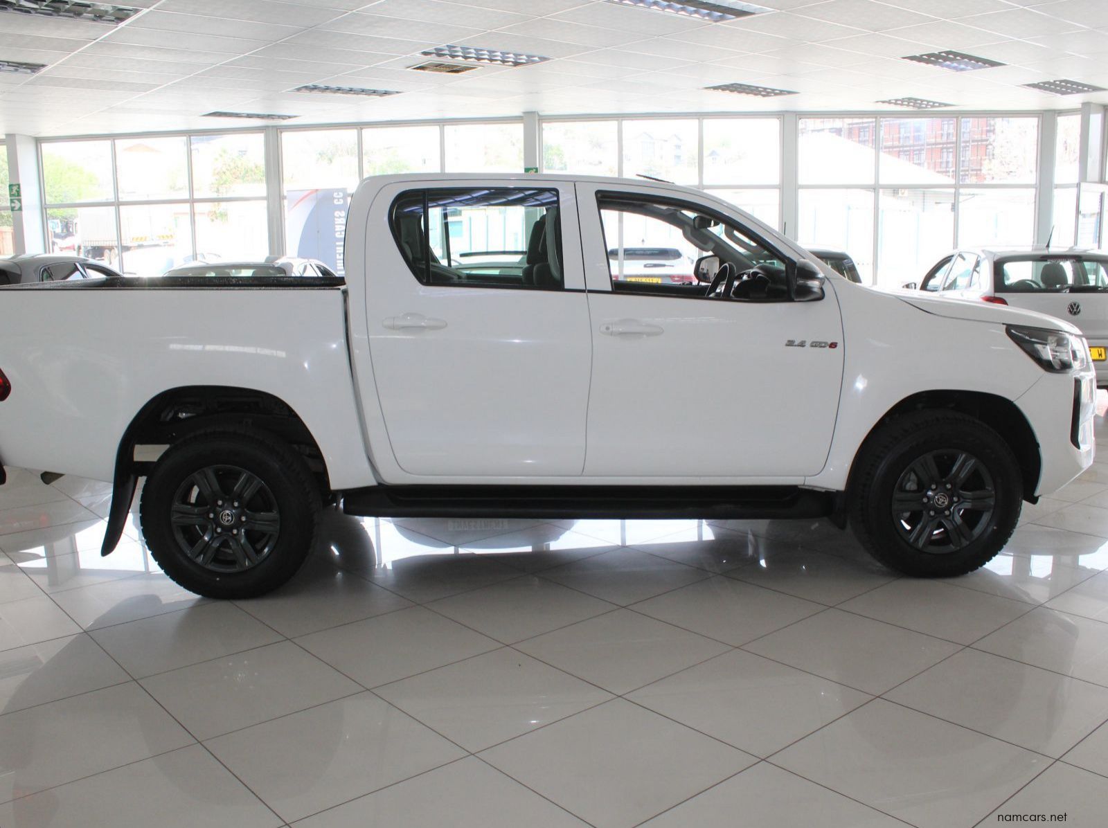 2024 Toyota Hilux 2.4 GD6 4x4 auto D cab pictures