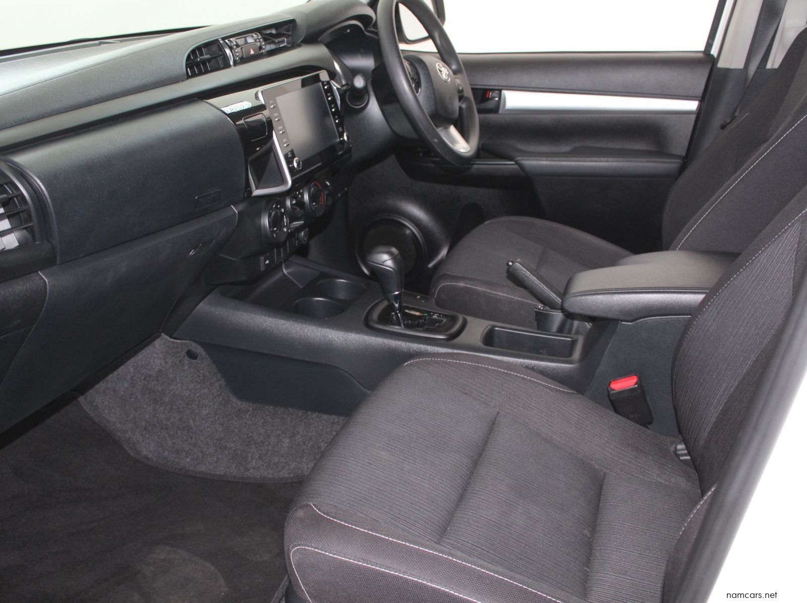 2024 Toyota Hilux 2.4 GD6 4x4 auto D cab pictures