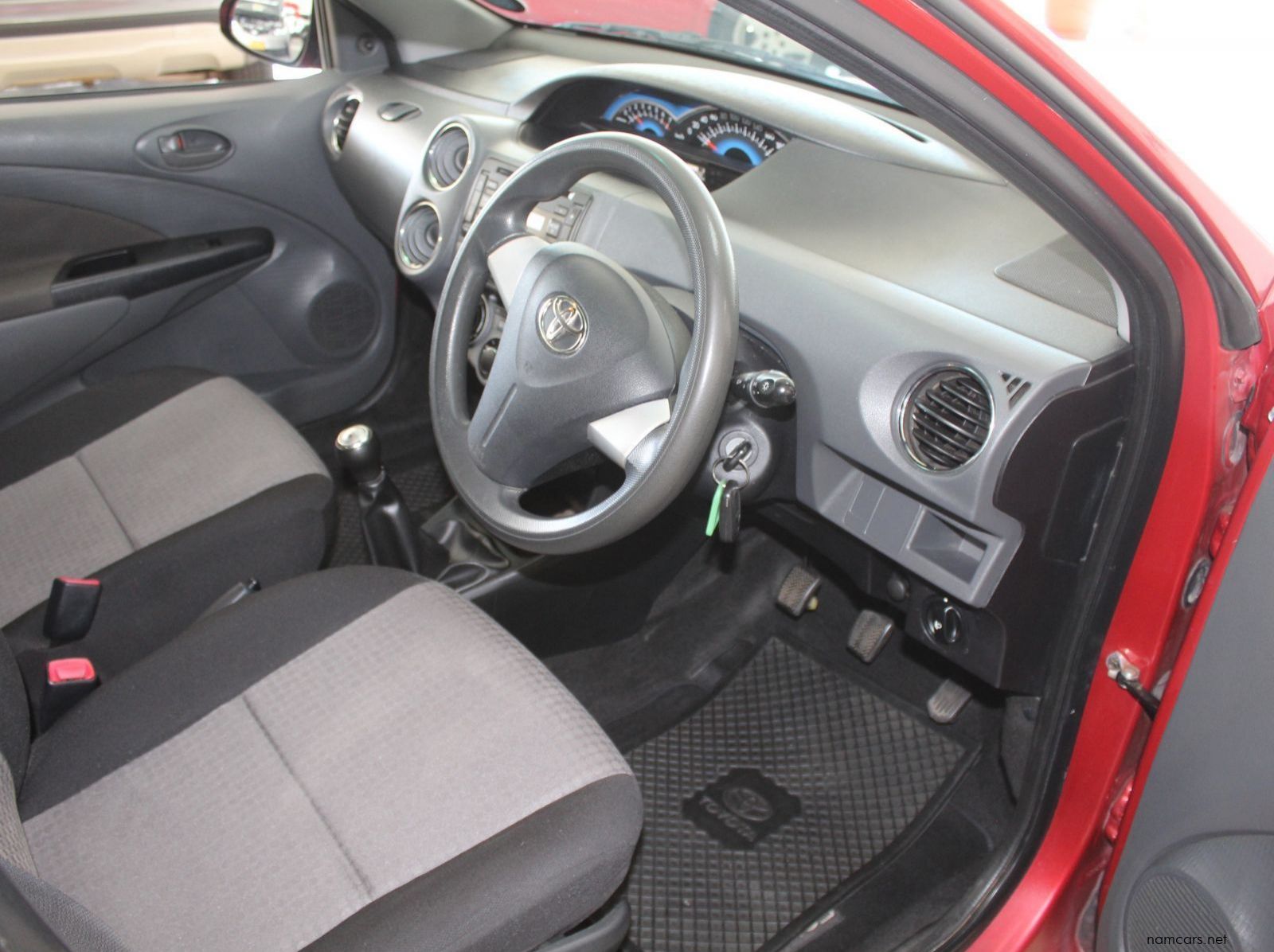 2014 Toyota Etios 1.5 XS Sedan pictures