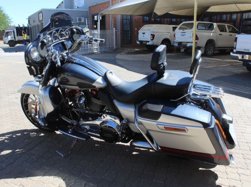 2019 Harley-Davidson Street Glide 117 CVO pictures