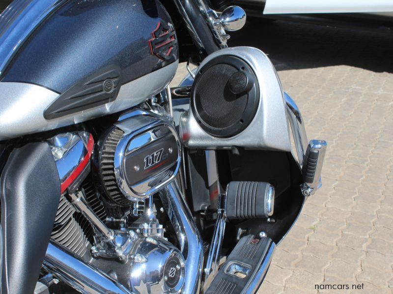 2019 Harley-Davidson Street Glide 117 CVO pictures
