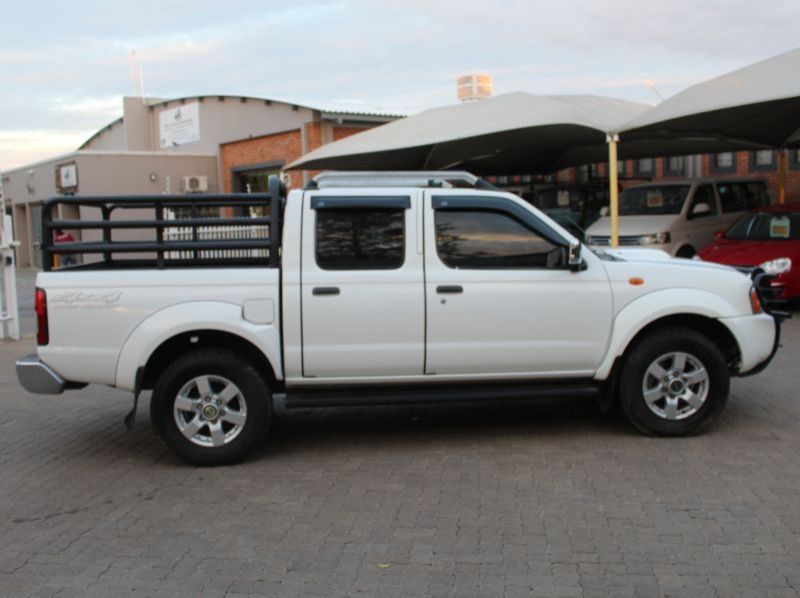 2018 Nissan NP300 2.5TDI D/C 4X4 pictures