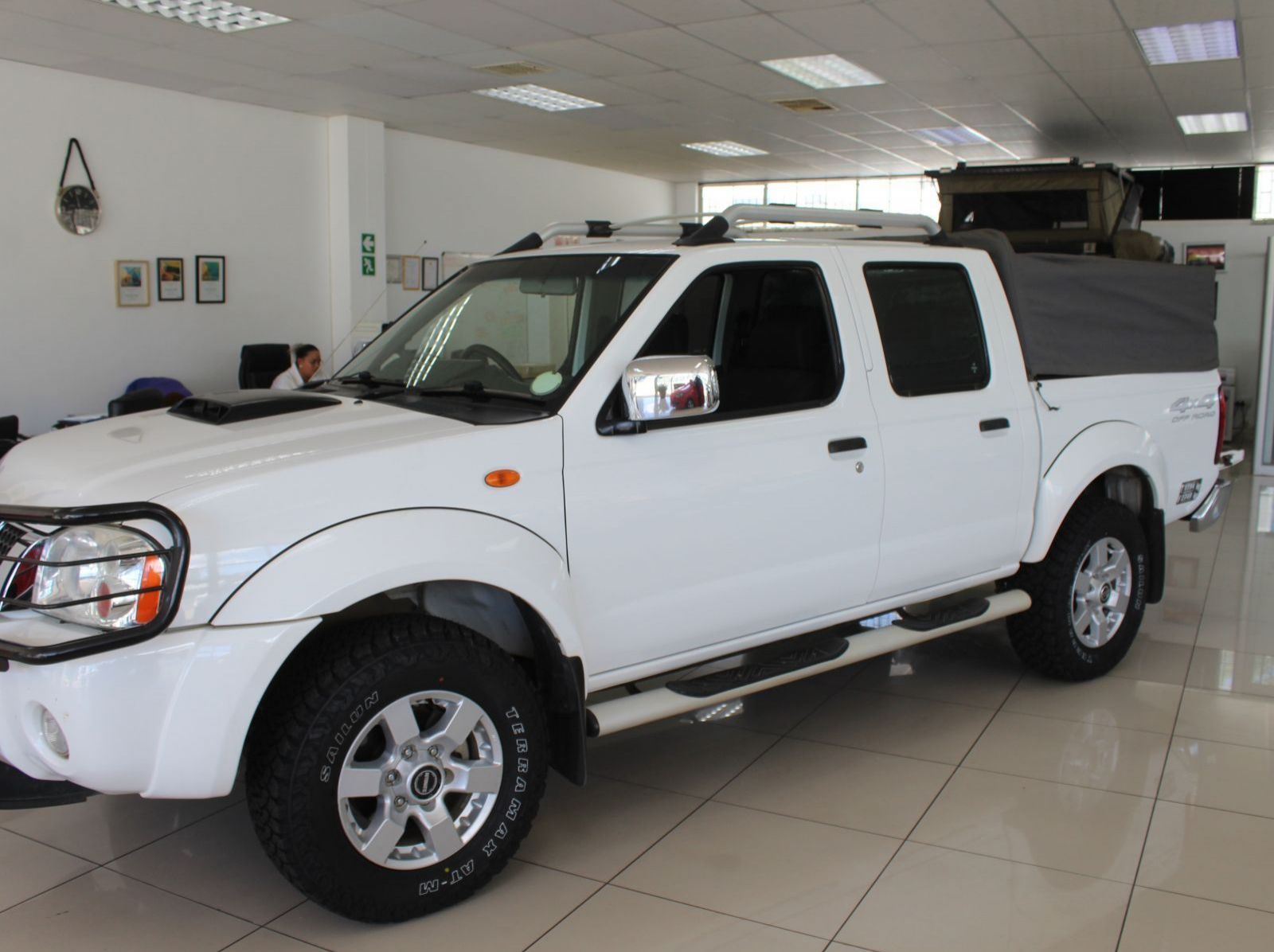 Used Nissan NP300 2.5 TDI Dcab 4x4  for sale in Windhoek, Namibia