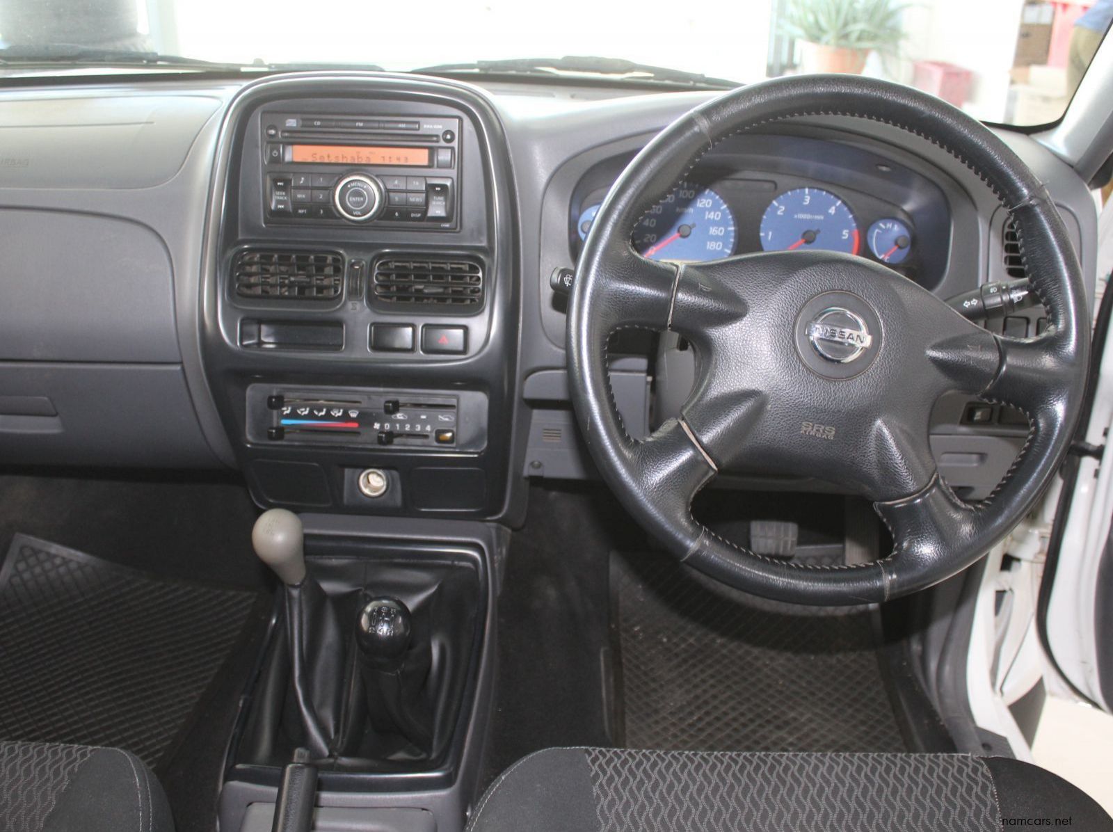 2020 Nissan NP300 pictures