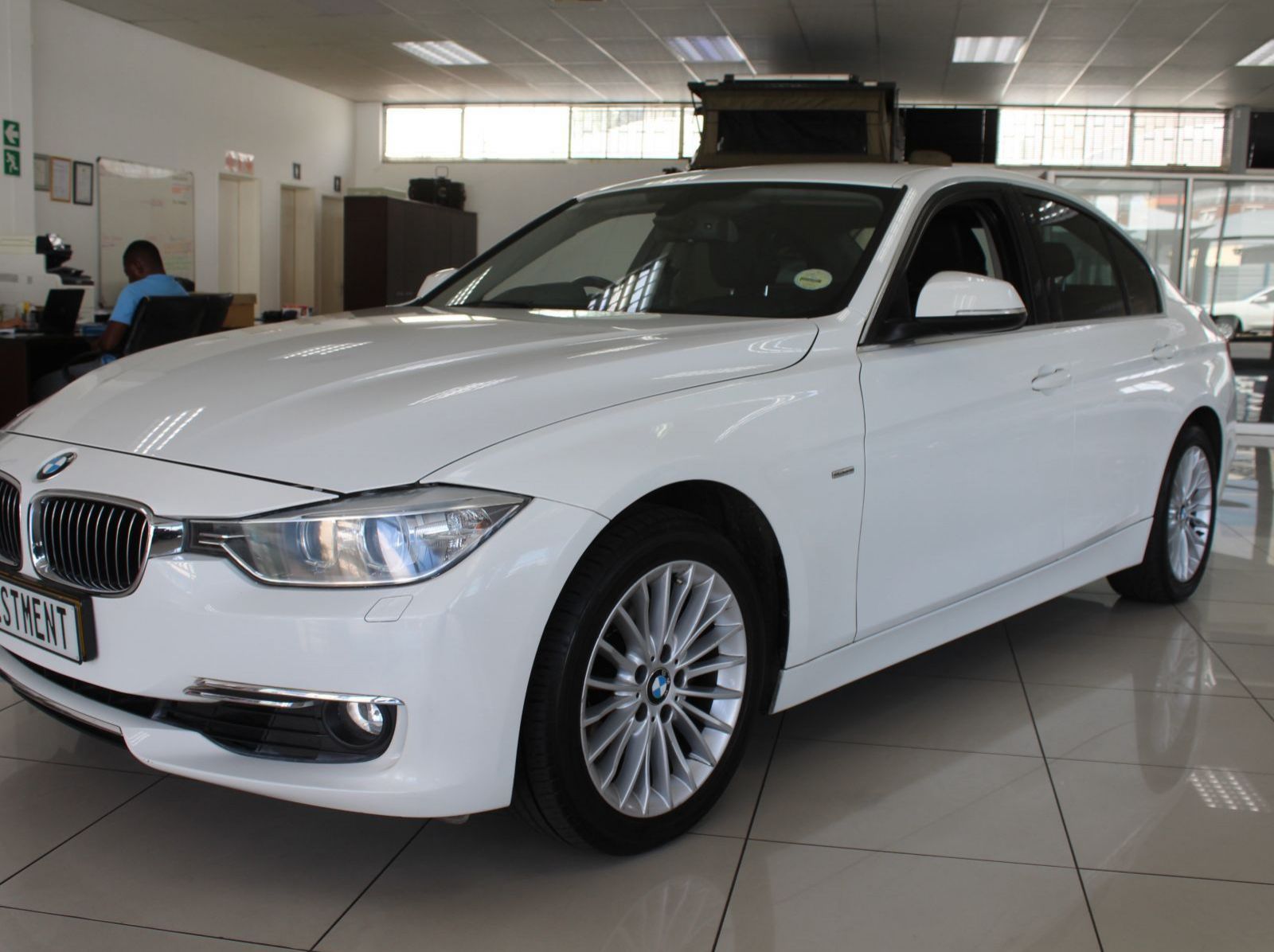 2013 BMW 320i pictures