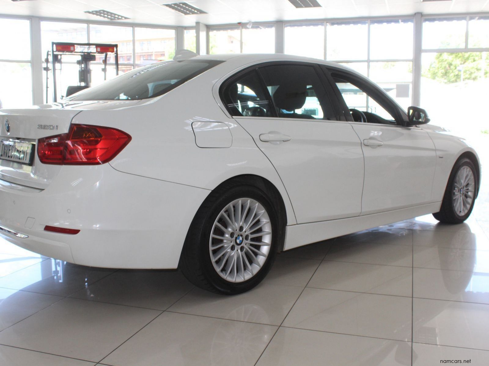 2013 BMW 320i pictures