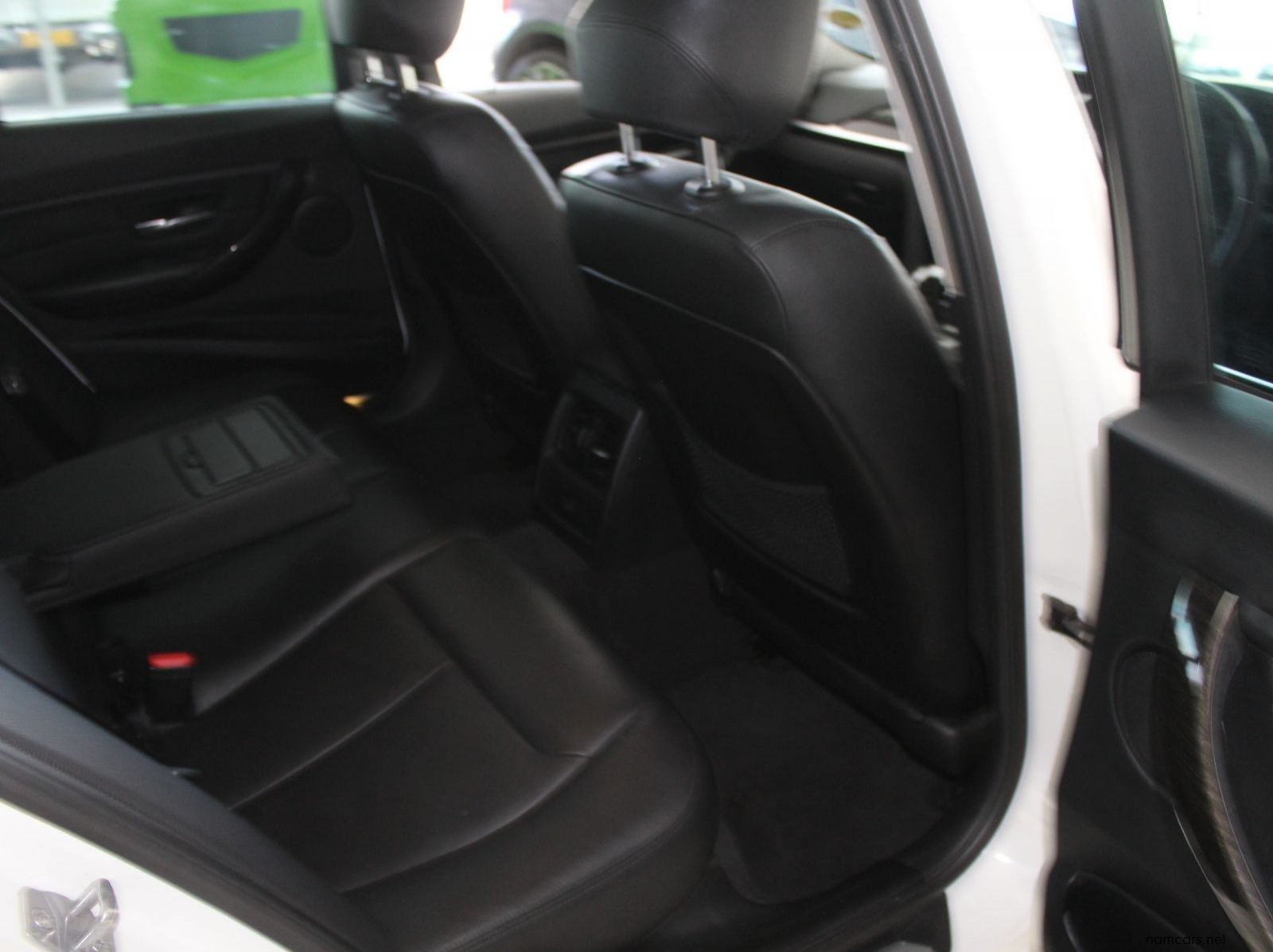 2013 BMW 320i pictures