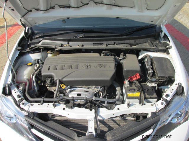 2013 Toyota Auris X pictures