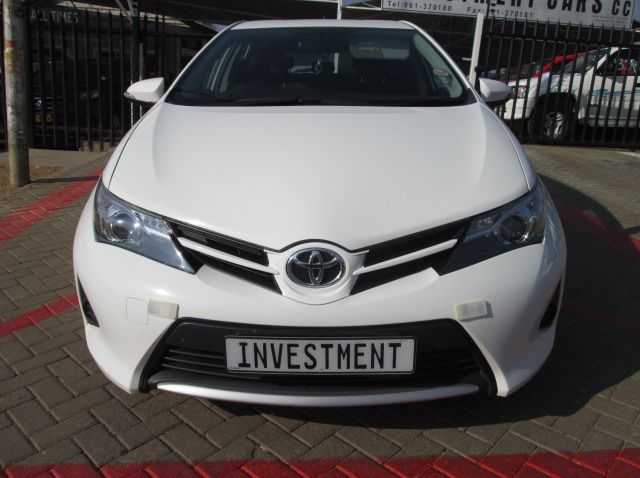 2013 Toyota Auris X pictures