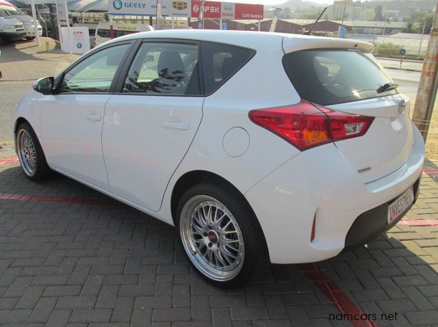 2013 Toyota Auris X pictures