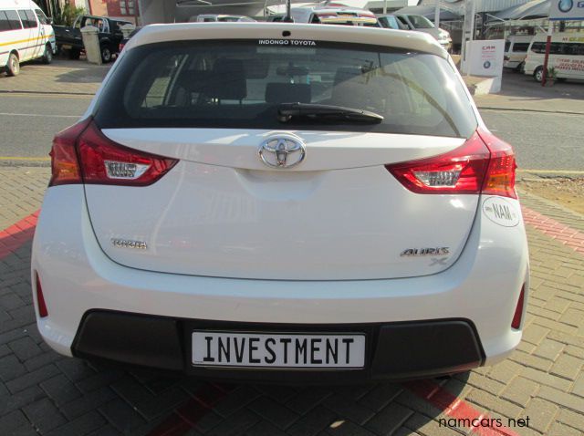2013 Toyota Auris X pictures