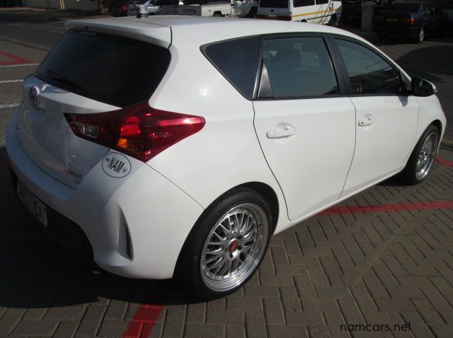 2013 Toyota Auris X pictures