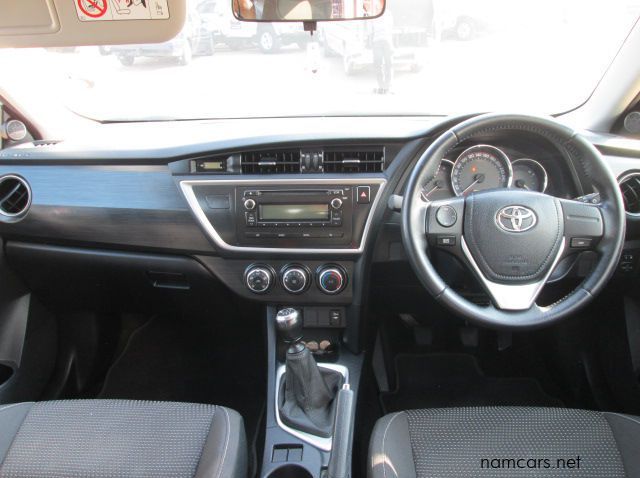 2013 Toyota Auris X pictures