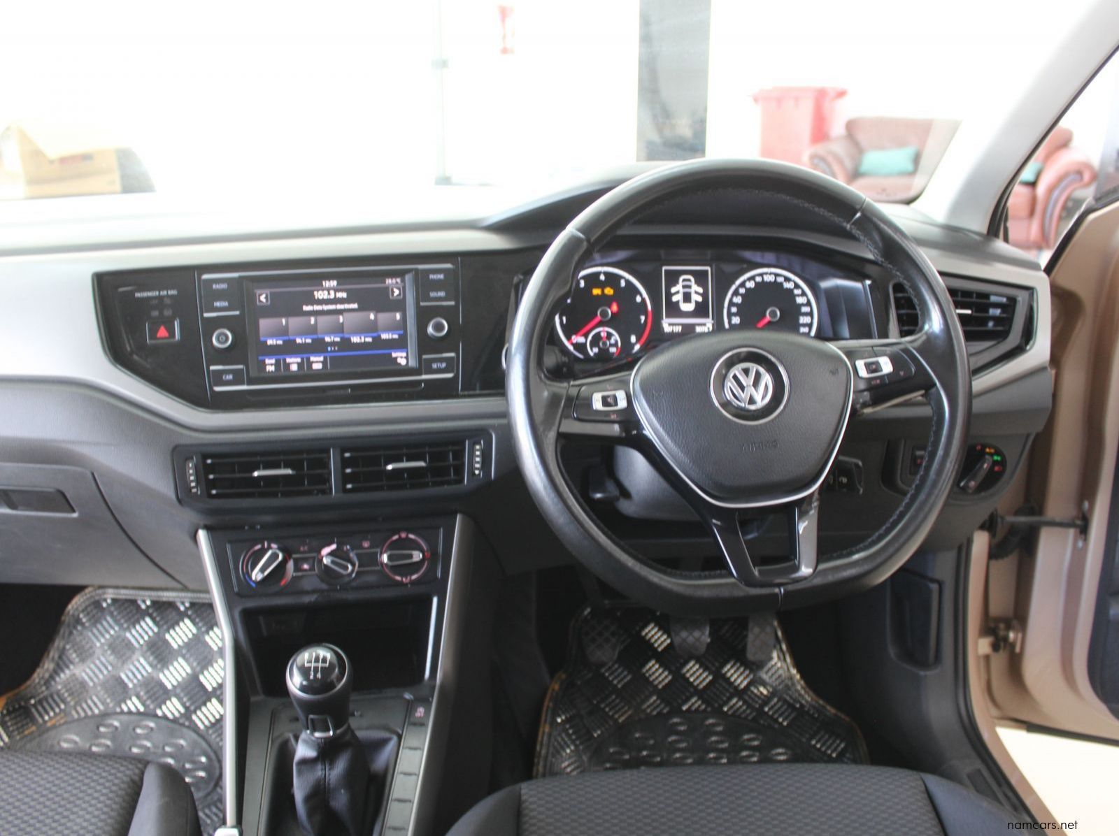 2018 Volkswagen Polo TSI 1.0 Trendline pictures