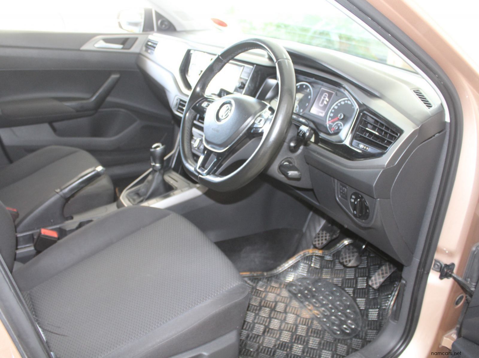 2018 Volkswagen Polo TSI 1.0 Trendline pictures