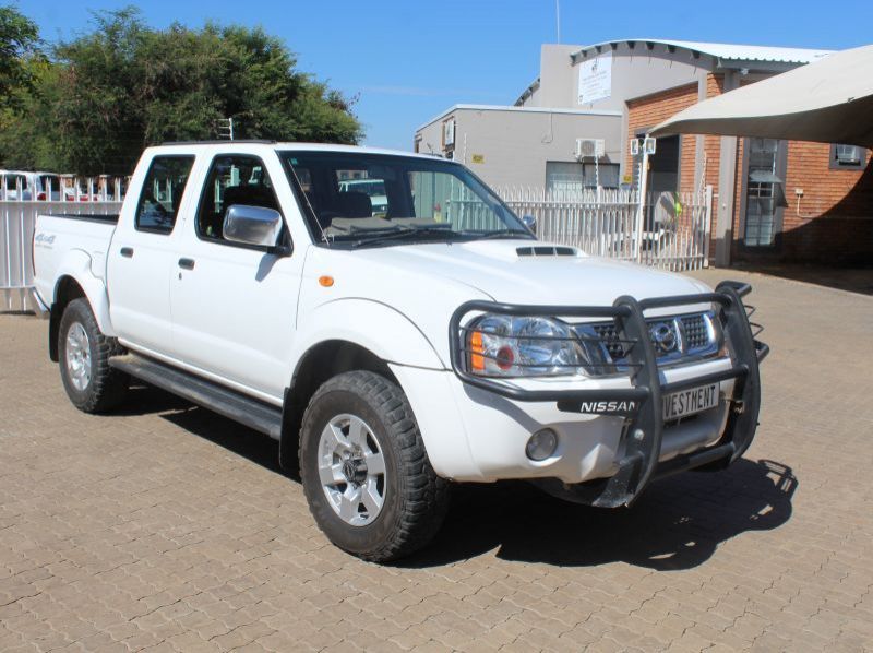 2020 Nissan NP300 2.5TDI D/C 4X4 pictures