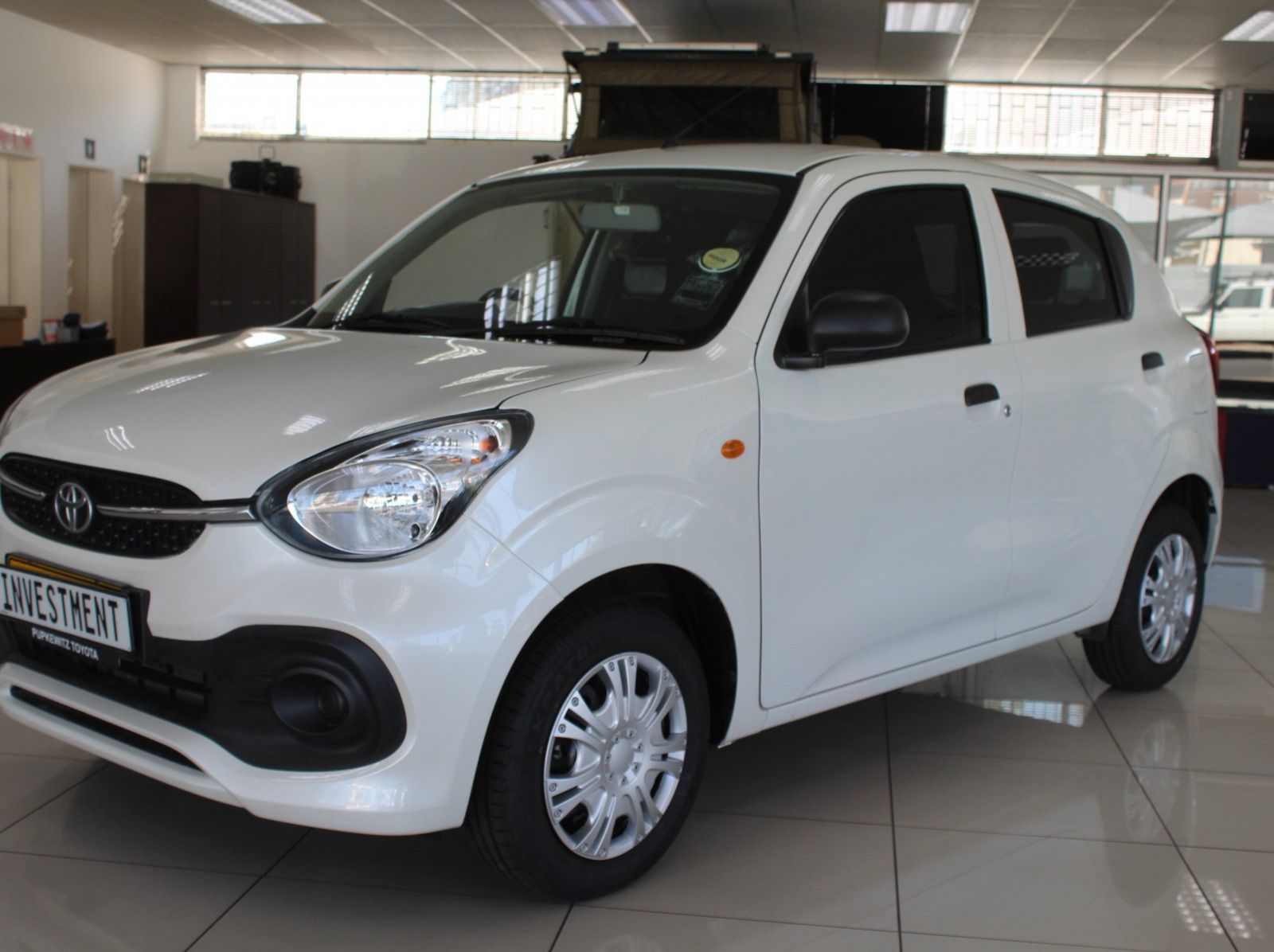 2025 Toyota Vitz 1.0 MT pictures