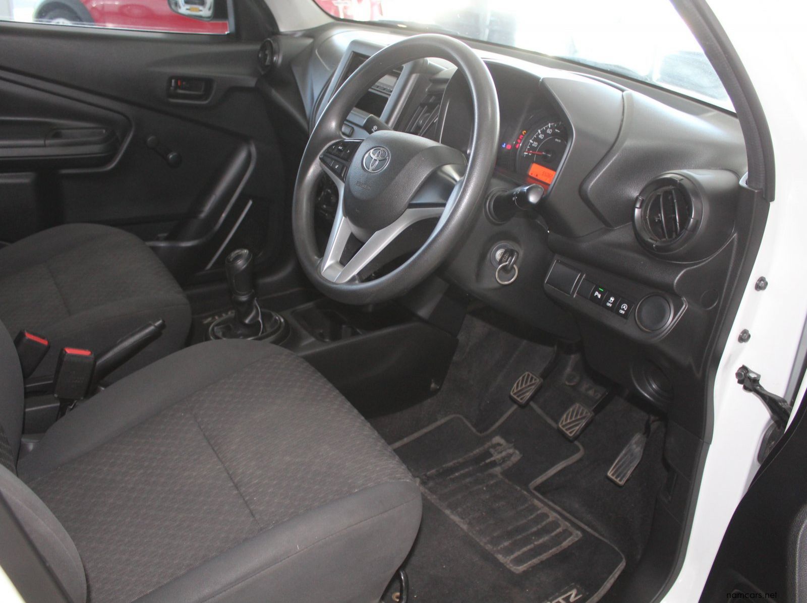 2025 Toyota Vitz 1.0 MT pictures
