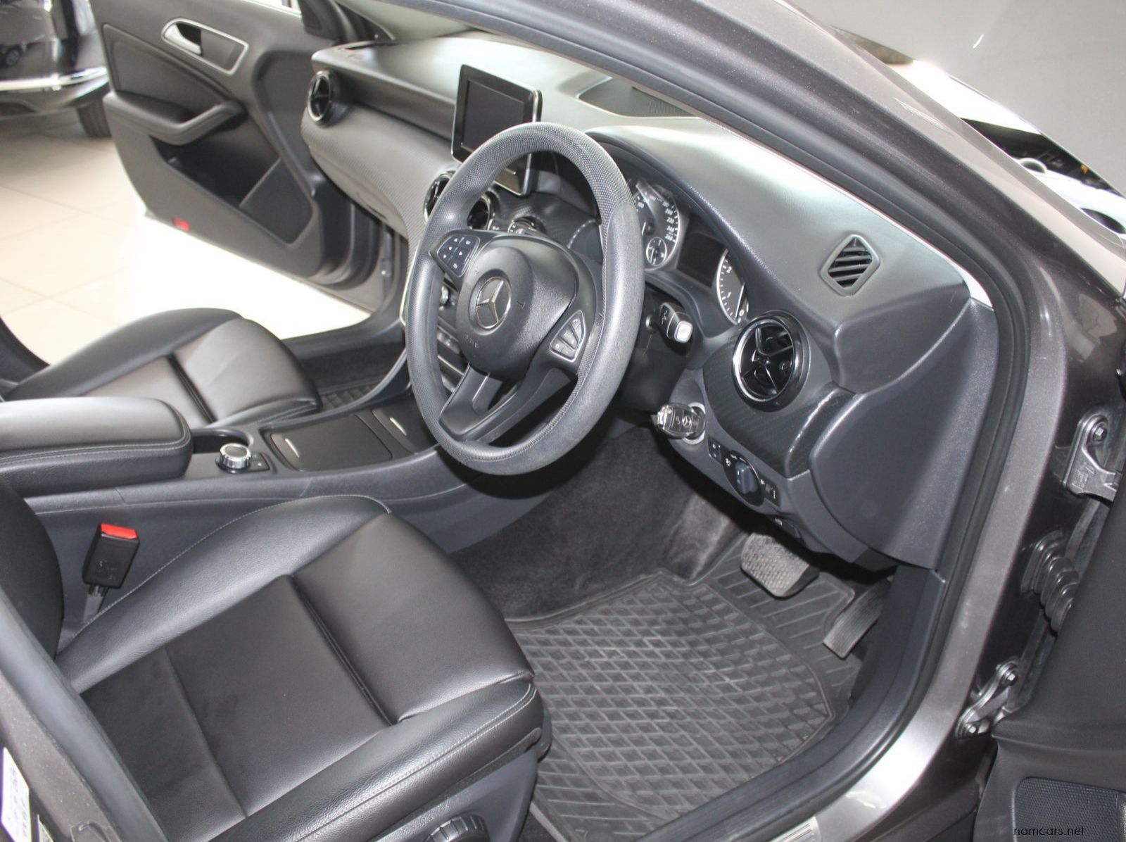 2017 Mercedes-Benz GLA 200d pictures