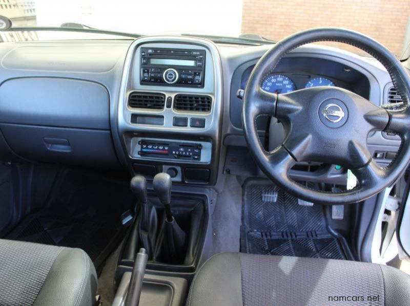 2014 Nissan NP300 2.5 Diesel pictures