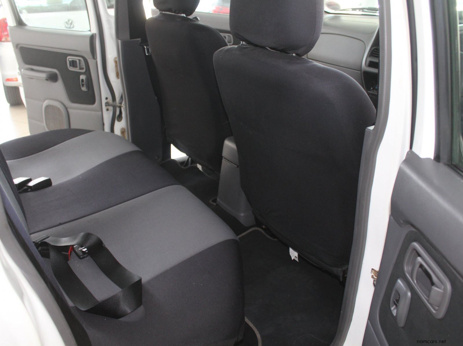 2021 Nissan Np300 pictures