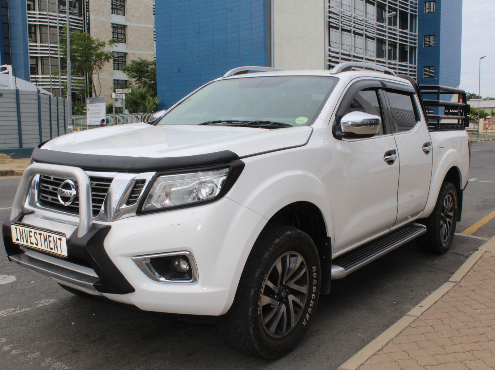 2017 Nissan Navarra 2.3 TDI  DC 4x4 Auto pictures