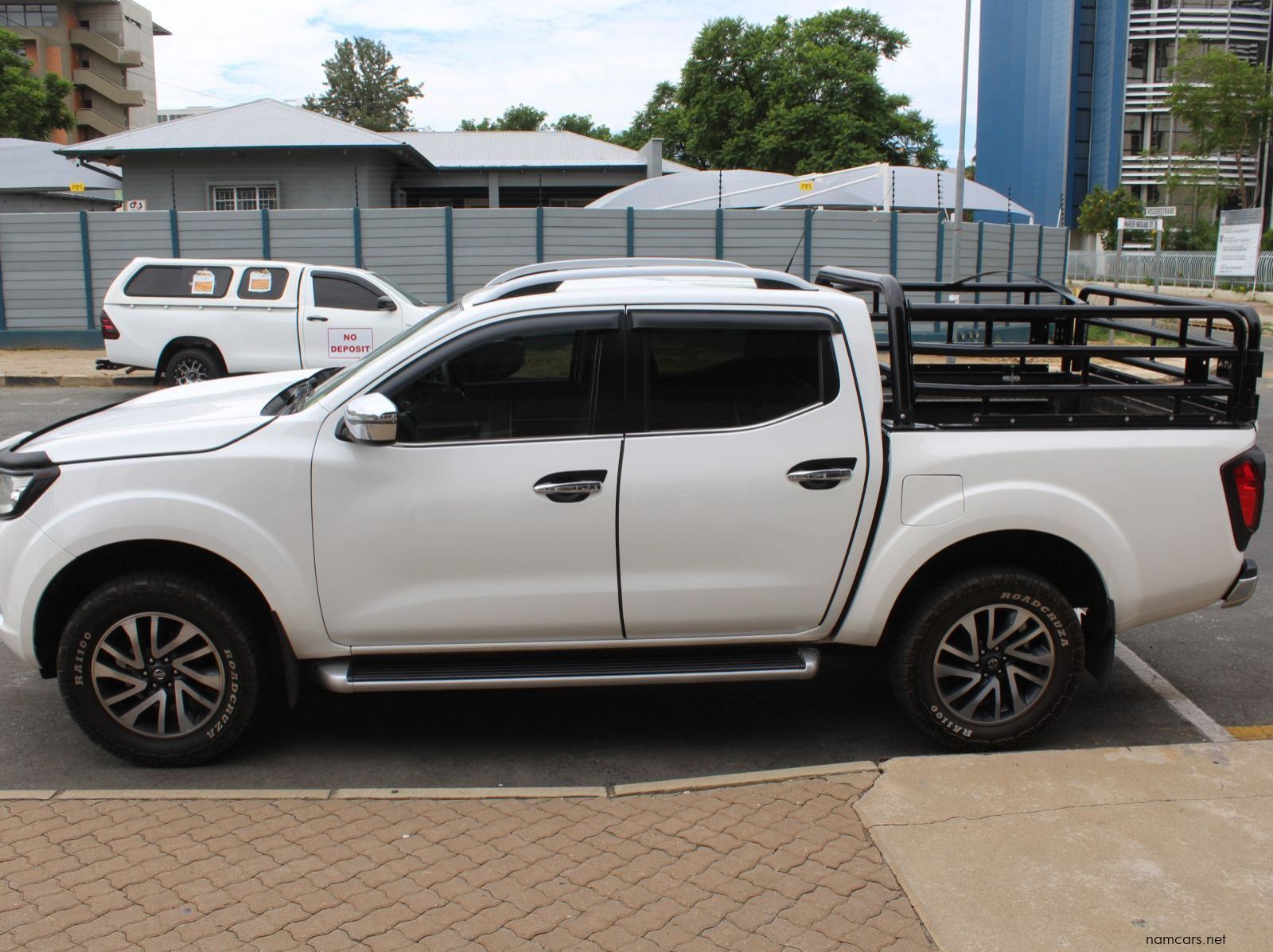 2017 Nissan Navarra 2.3 TDI  DC 4x4 Auto pictures