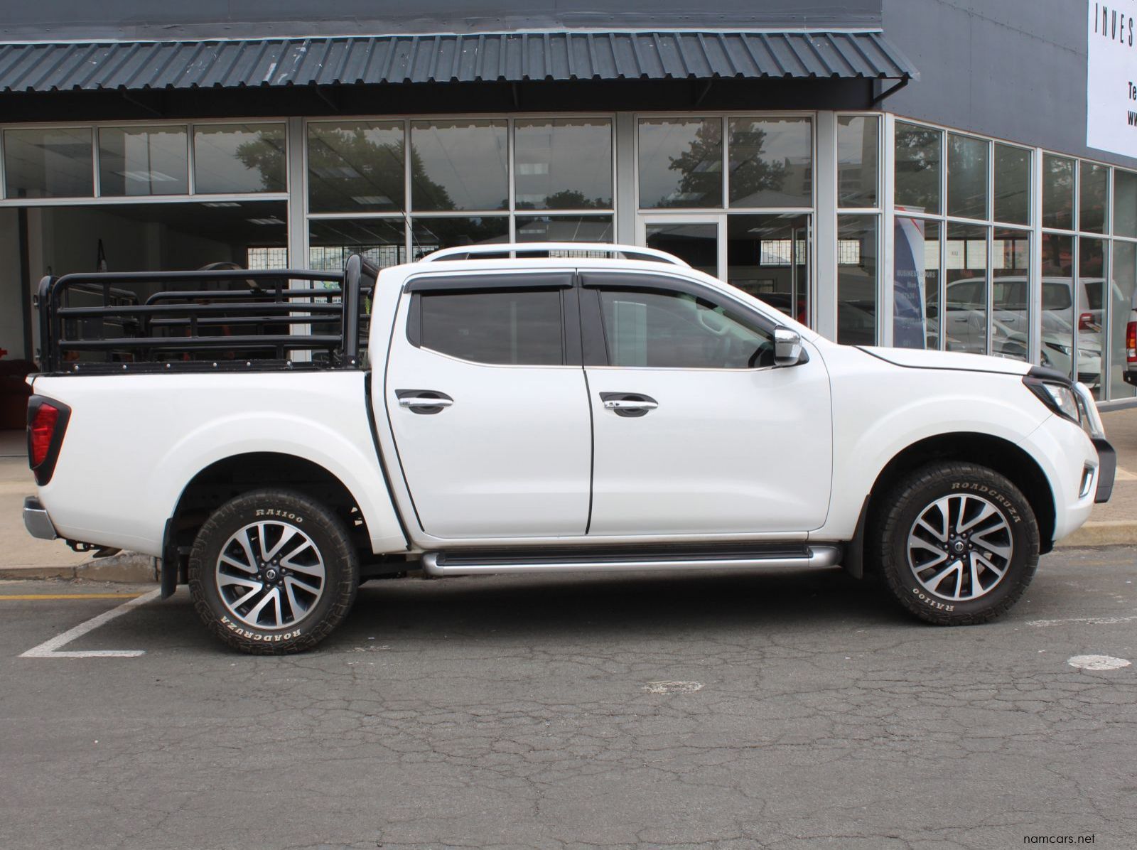 2017 Nissan Navarra 2.3 TDI  DC 4x4 Auto pictures