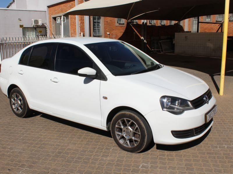 2016 Volkswagen POLO VIVO 1.4 SEDAN TREND pictures