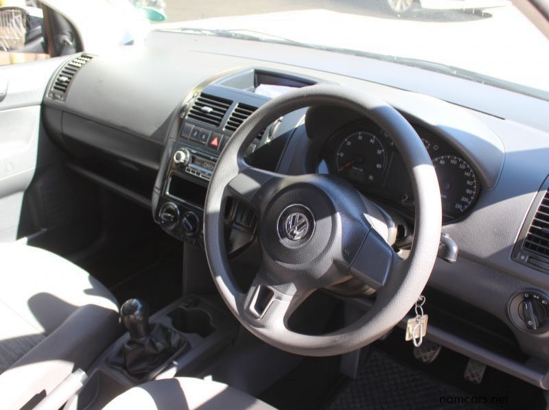 2016 Volkswagen POLO VIVO 1.4 SEDAN TREND pictures