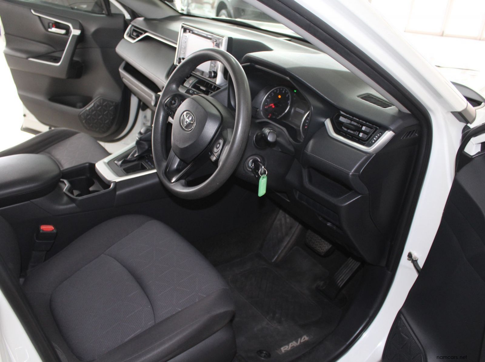 2019 Toyota RAV4 2.0 GX auto pictures