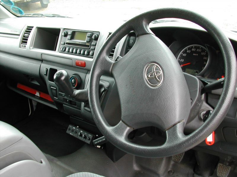 2009 Toyota quantum 10 seater pictures