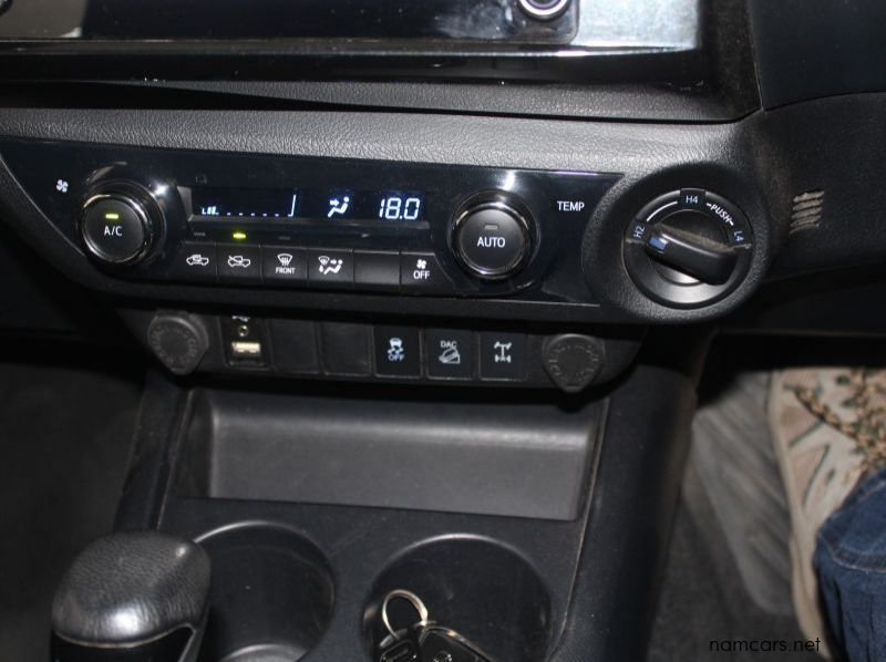 2020 Toyota Hilux Legend 50 D cab 4x4 Auto pictures